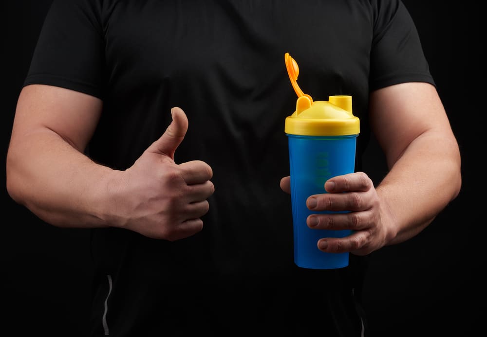 man heeft shaker vast een sportsupplementenmerk